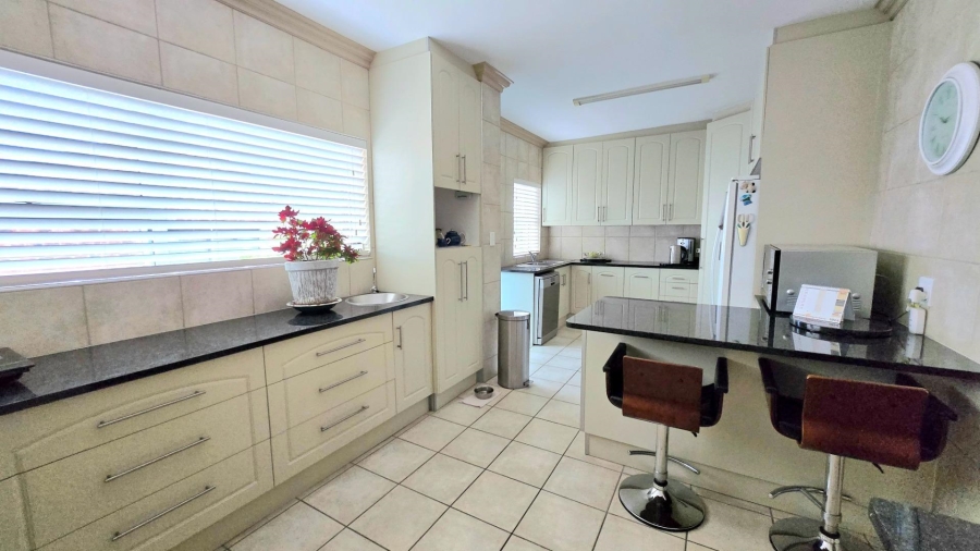 4 Bedroom Property for Sale in Kleinbaai Western Cape